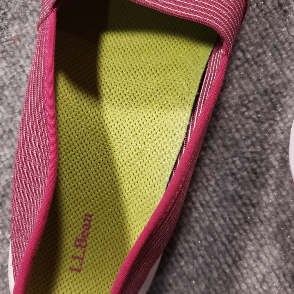 L.L. Bean Women's Maroon Slip-On Flats/shoes size 9 White soles - Picture 6 of 9
